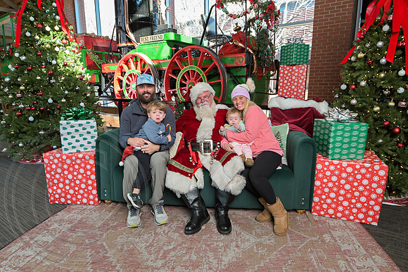 The Charleston Santa 2024-Dec22-3807