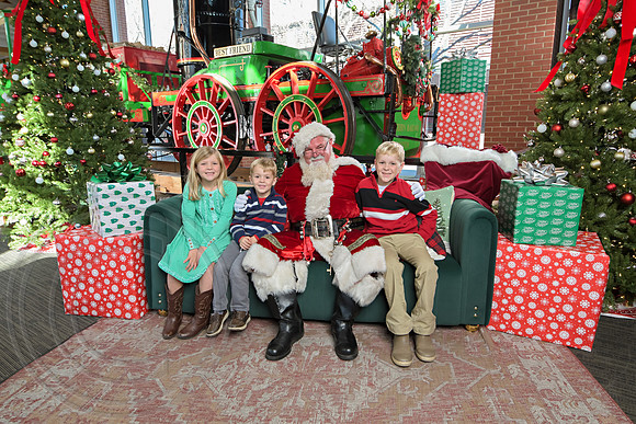 The Charleston Santa 2024-Dec22-3931