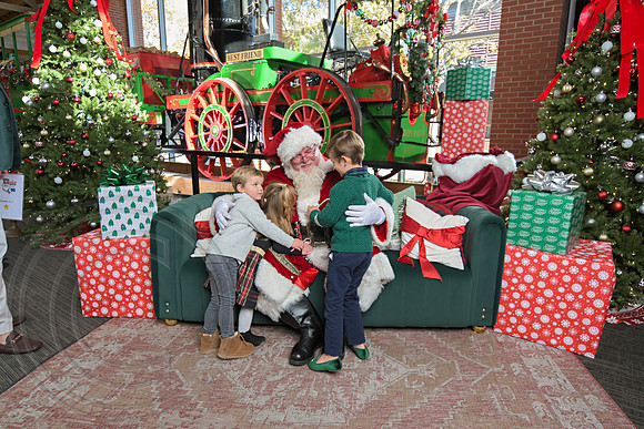 The Charleston Santa 2024-Dec1-0982