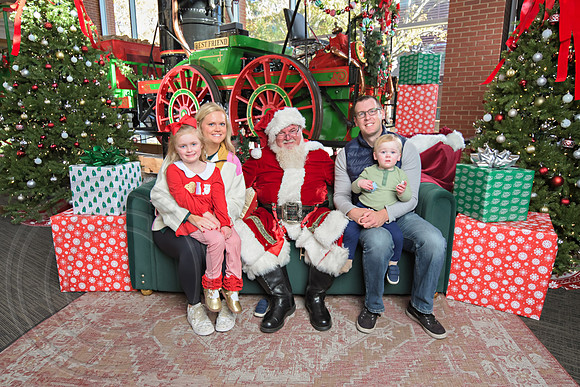 The Charleston Santa 2024-Nov30-0518