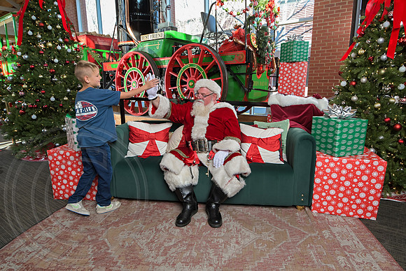 The Charleston Santa 2024-Dec22-3964