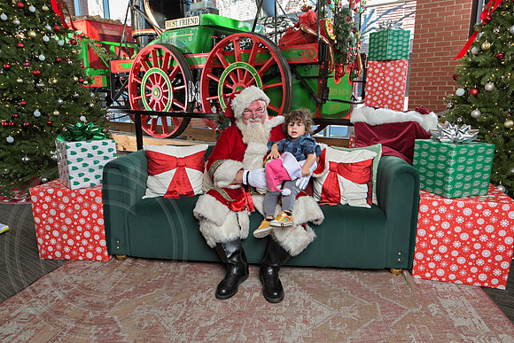 The Charleston Santa 2024-Dec22-3965
