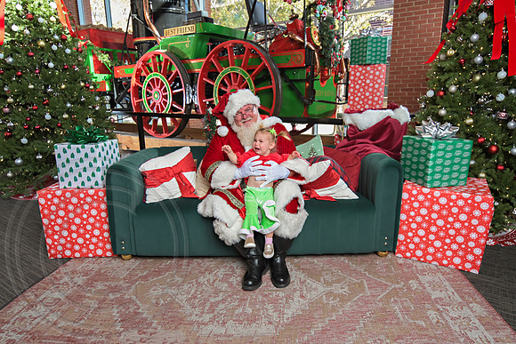 The Charleston Santa 2024-Nov30-0533