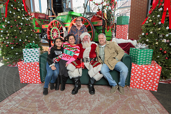 The Charleston Santa 2024-Dec22-3855