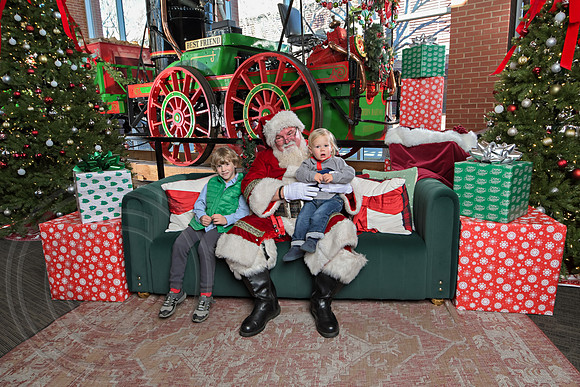The Charleston Santa 2024-Dec22-4035