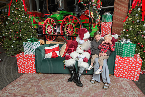The Charleston Santa 2024-Dec3-1244