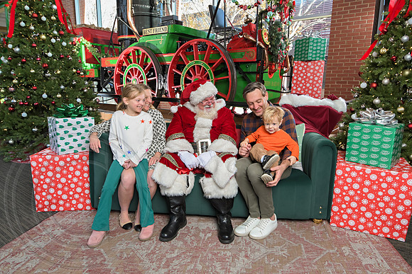 The Charleston Santa 2024-Dec15-2775