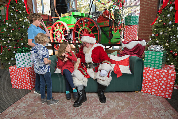 The Charleston Santa 2024-Dec1-1002