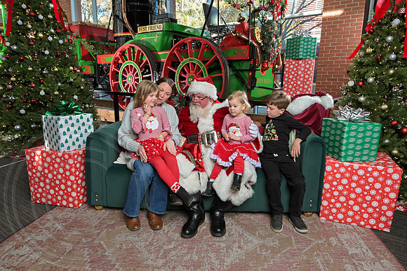 The Charleston Santa 2024-Dec7-1746