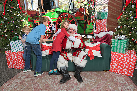 The Charleston Santa 2024-Dec1-1003