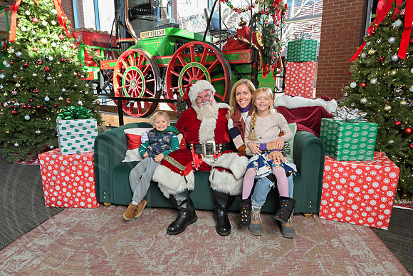 The Charleston Santa 2024-Dec22-3777