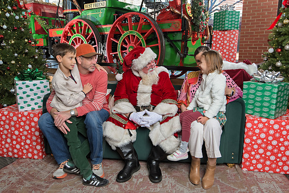 The Charleston Santa 2024-Dec22-4044