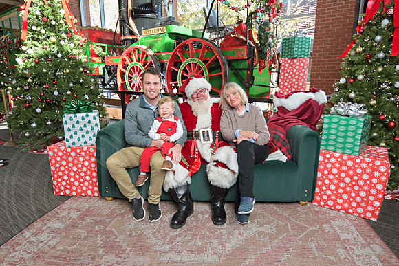 The Charleston Santa 2024-Dec1-0946