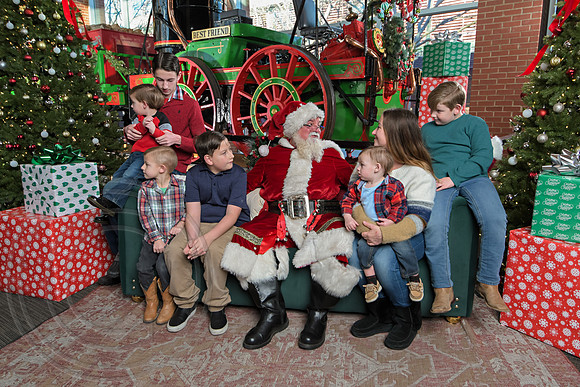 The Charleston Santa 2024-Dec22-4095