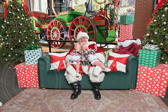 The Charleston Santa 2024-Dec1-0861