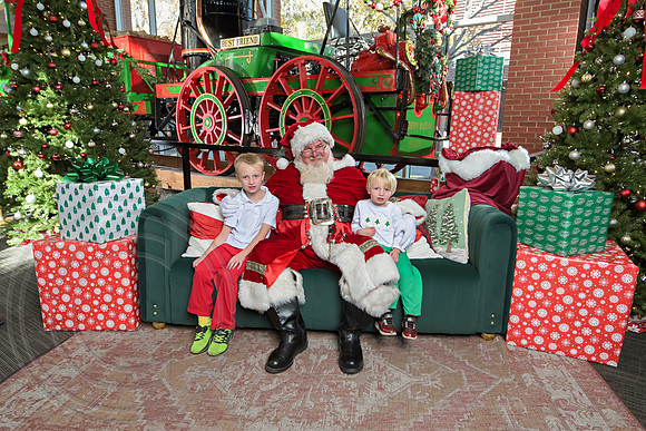 The Charleston Santa 2024-Dec7-1661