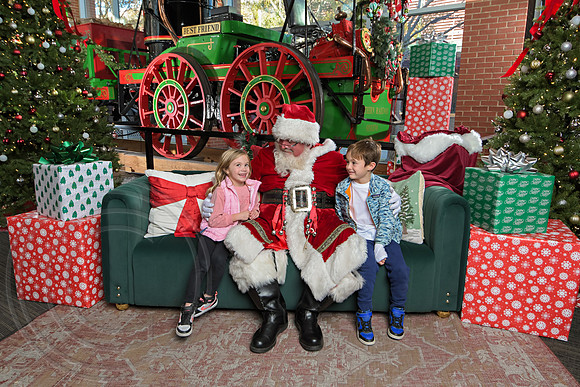 The Charleston Santa 2024-Dec7-1751