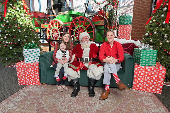 The Charleston Santa 2024-Dec22-3794