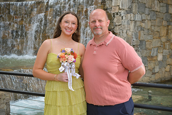 RKPhoto-2024-FallsPark-PromPics-123