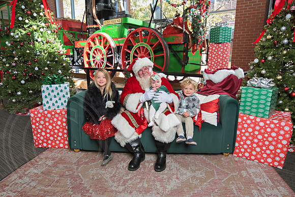 The Charleston Santa 2024-Dec1-0988