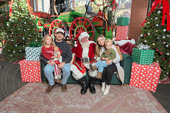The Charleston Santa 2024-Nov30-0544