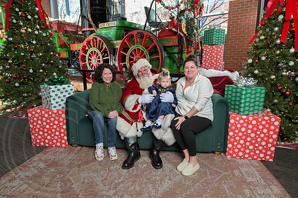 The Charleston Santa 2024-Dec22-4079