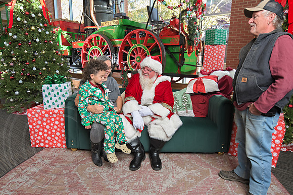 The Charleston Santa 2024-Dec1-0878