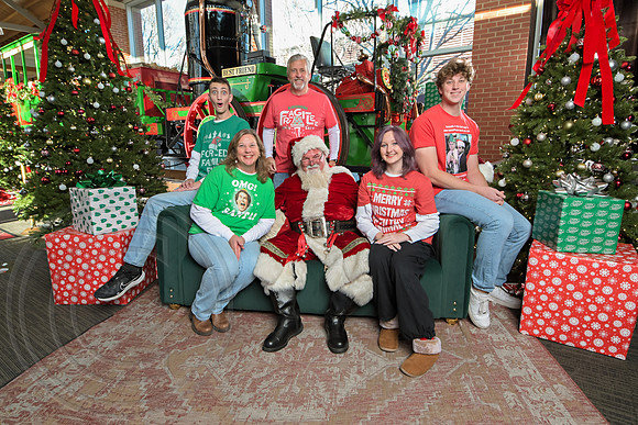 The Charleston Santa 2024-Dec22-4082