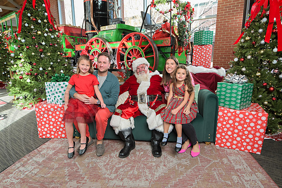 The Charleston Santa 2024-Dec15-2996