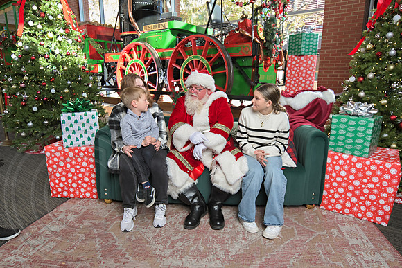 The Charleston Santa 2024-Dec1-0974