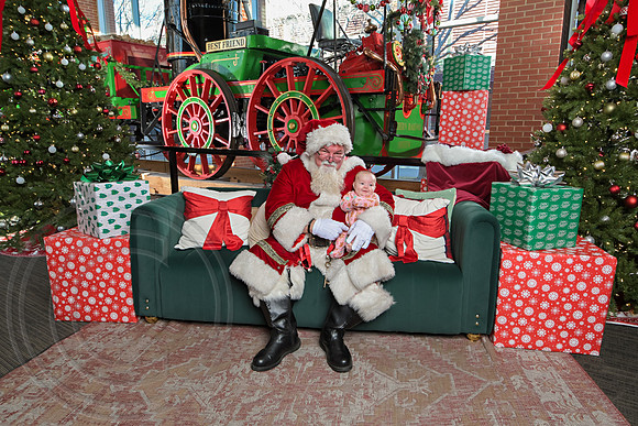 The Charleston Santa 2024-Dec22-4075