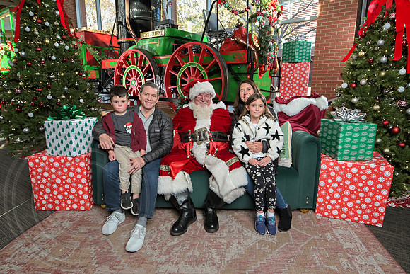 The Charleston Santa 2024-Dec7-1703
