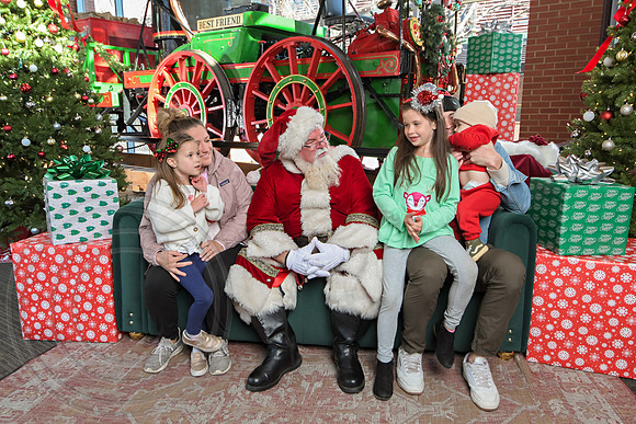 The Charleston Santa 2024-Dec22-3775