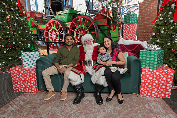 The Charleston Santa 2024-Dec22-4034