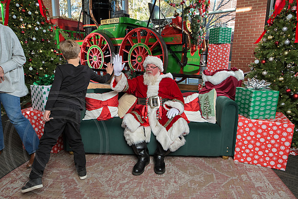 The Charleston Santa 2024-Dec7-1747