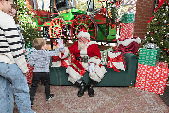 The Charleston Santa 2024-Dec1-0975