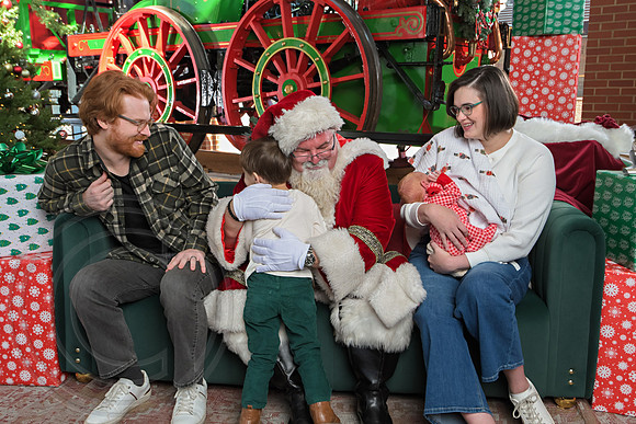 The Charleston Santa 2024-Dec22-3783
