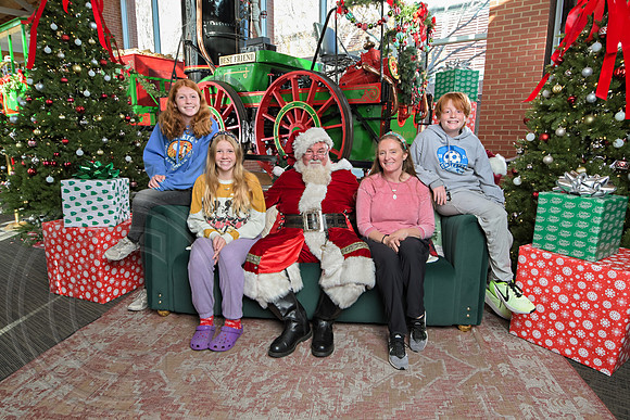 The Charleston Santa 2024-Dec15-3072