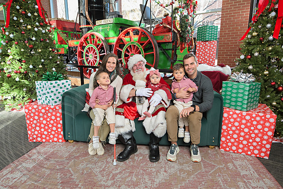 The Charleston Santa 2024-Dec15-3009