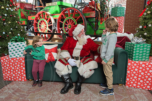 The Charleston Santa 2024-Dec22-3822