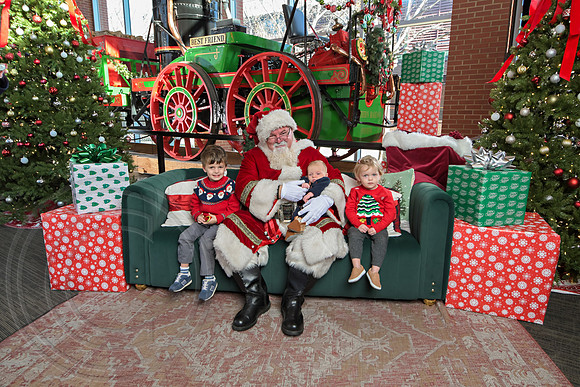 The Charleston Santa 2024-Dec22-3723