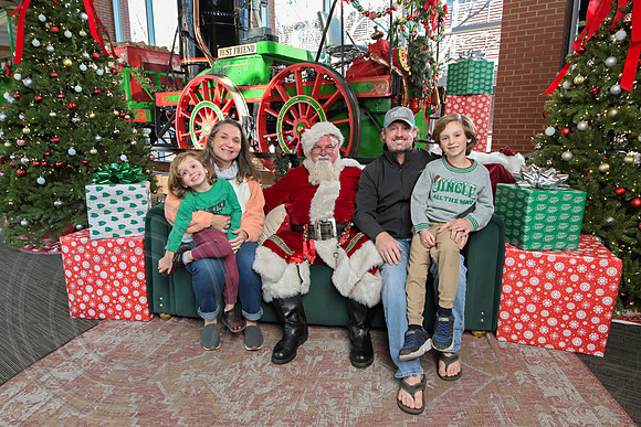 The Charleston Santa 2024-Dec22-3819