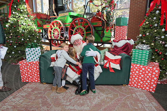 The Charleston Santa 2024-Dec1-0981