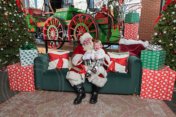 The Charleston Santa 2024-Dec22-4045