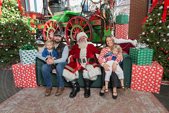 The Charleston Santa 2024-Dec22-3762