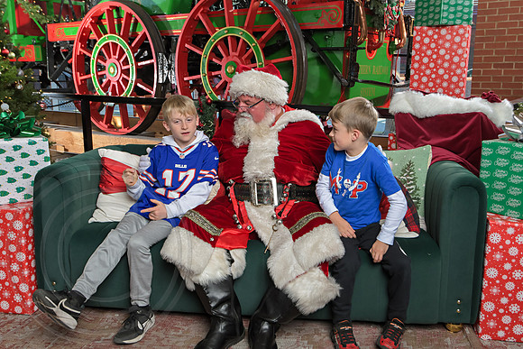 The Charleston Santa 2024-Dec22-4056