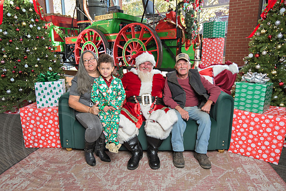 The Charleston Santa 2024-Dec1-0877