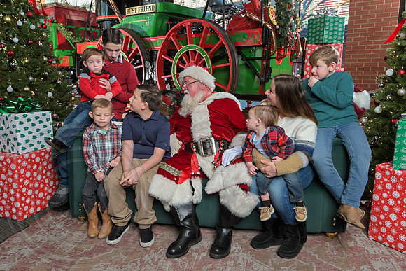 The Charleston Santa 2024-Dec22-4093