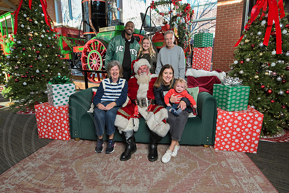 The Charleston Santa 2024-Dec22-4081