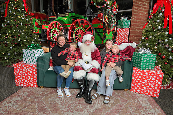 The Charleston Santa 2024-Dec3-1242